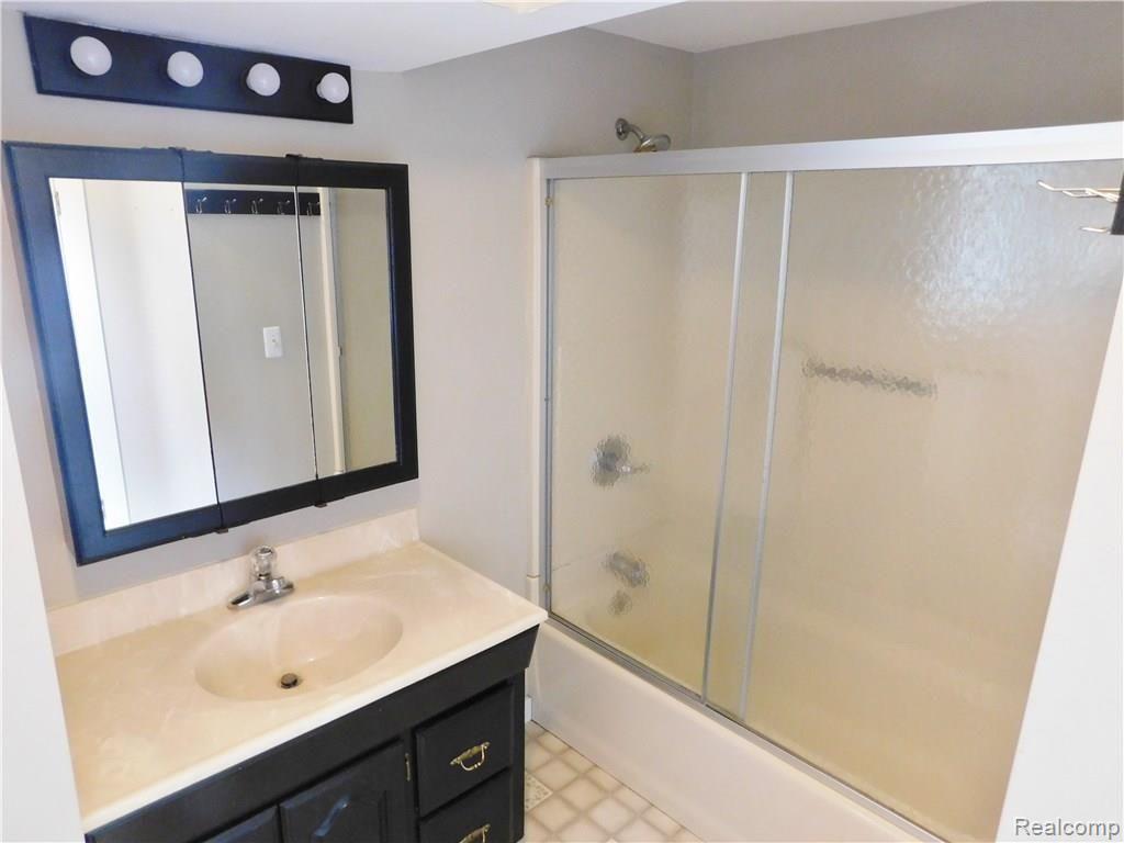 9027 Schrepfer Road Howell, MI 48855 - Photo 8 of 16
