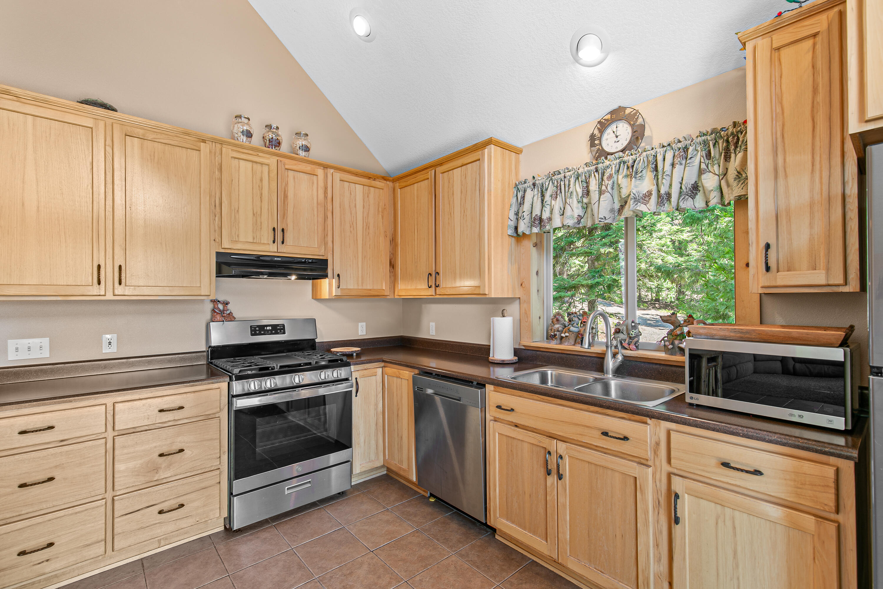 2042 Hyatt Prairie Road Ashland, OR 97520 - Photo 19 of 45 Gallery Image 19