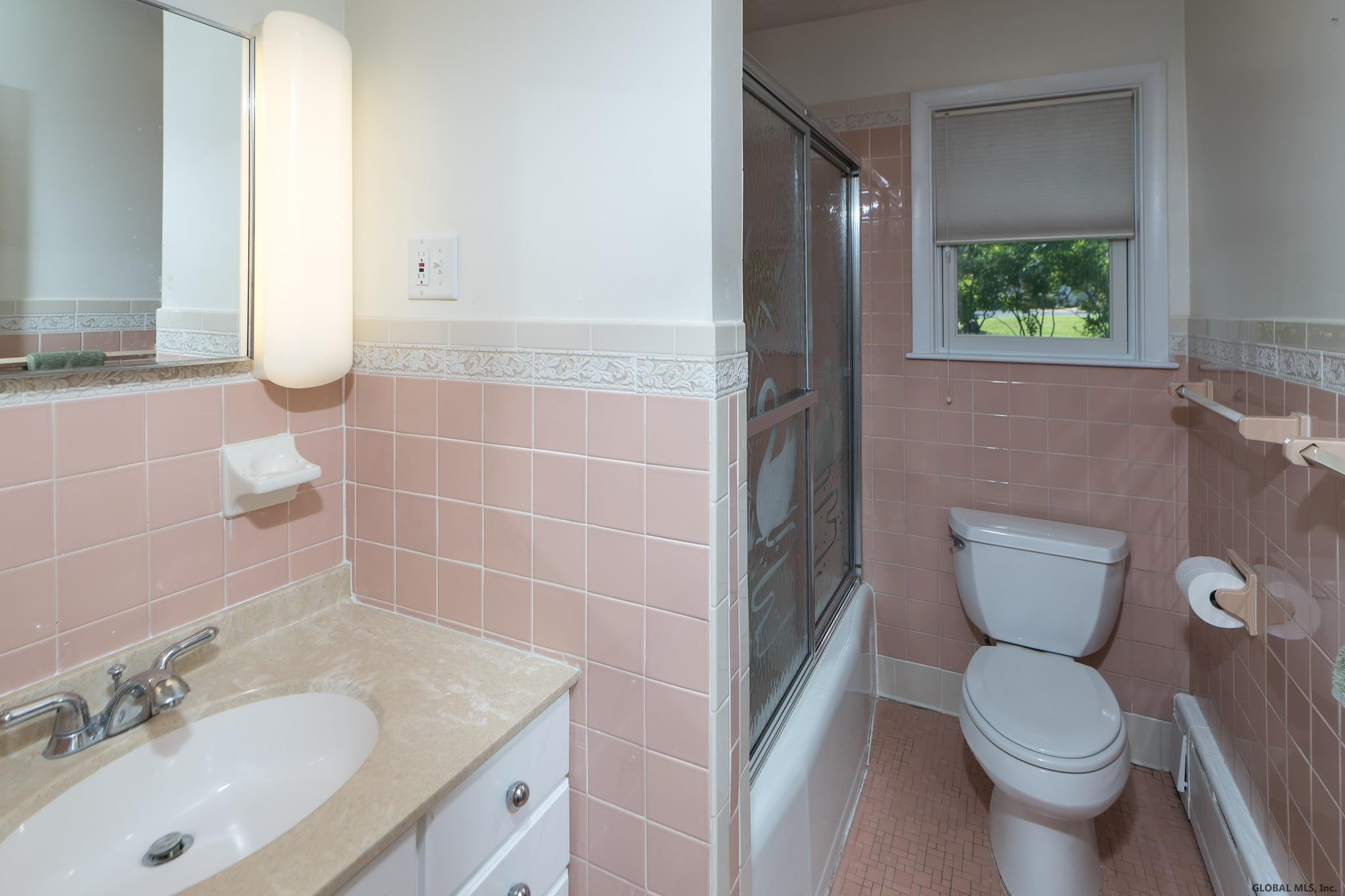 28 E Road Troy, NY 12180 - Photo 31 of 66 Photo 32