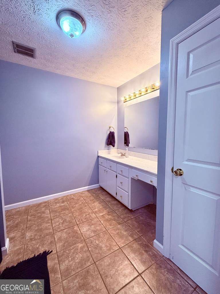 1881 Bell Telephone Road Hazlehurst, GA 31539 - Photo 31 of 71 a bathroom with a bathtub sink vanity and mirror