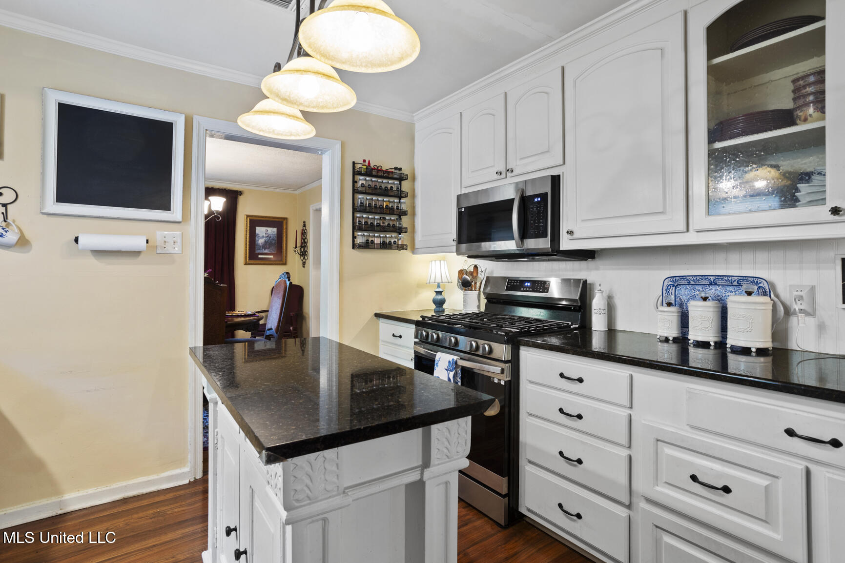 316 Colonial Circle Jackson, MS 39211 - Photo 11 of 28 316 Colonial Cir-13