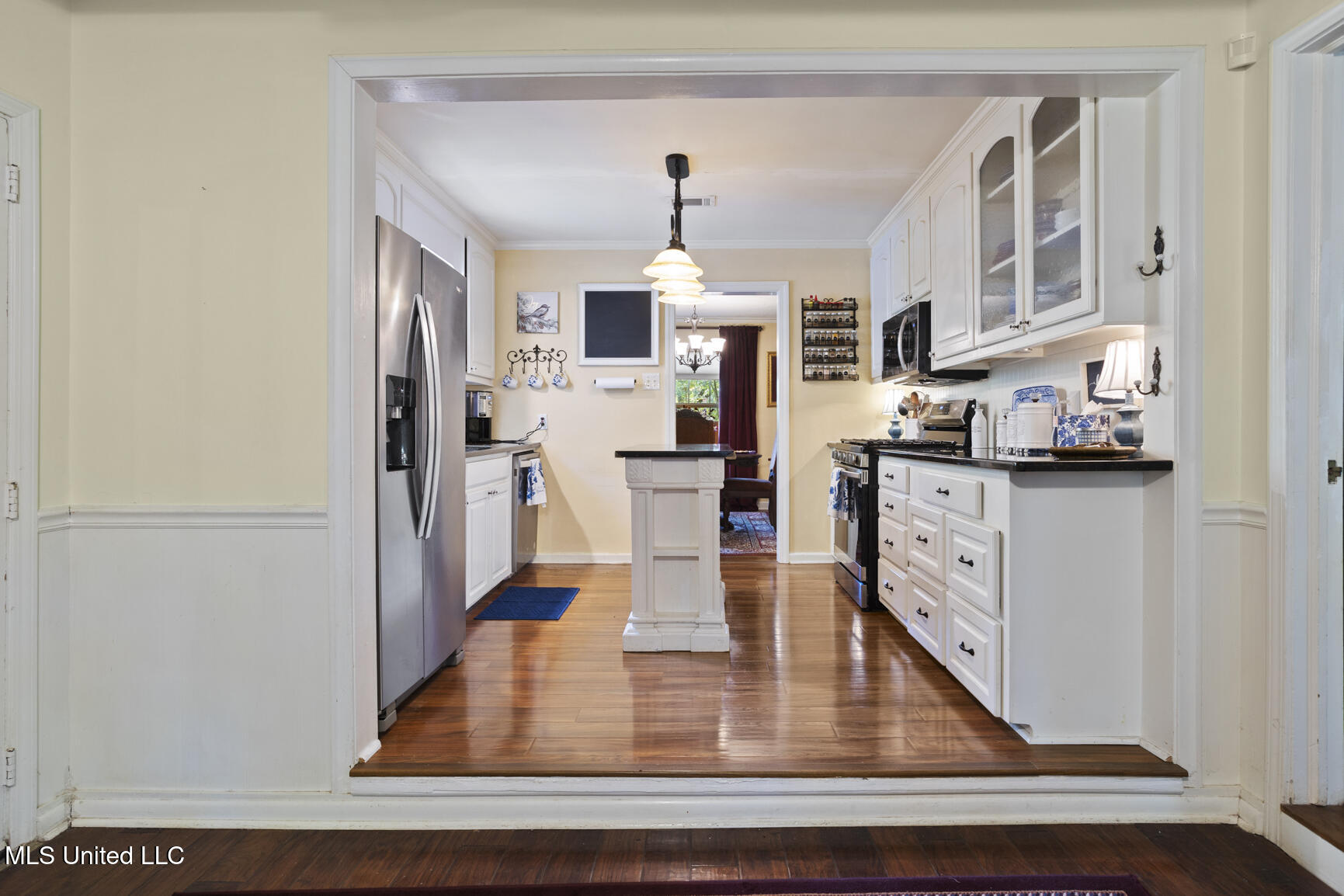 316 Colonial Circle Jackson, MS 39211 - Photo 12 of 28 316 Colonial Cir-15