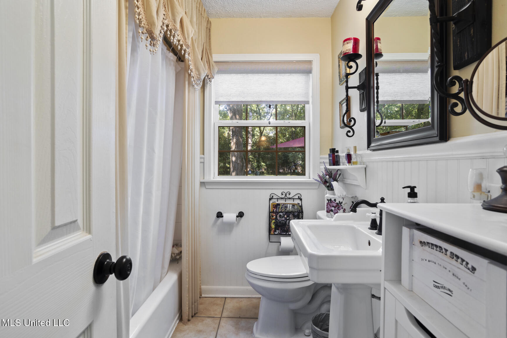 316 Colonial Circle Jackson, MS 39211 - Photo 20 of 28 316 Colonial Cir-18