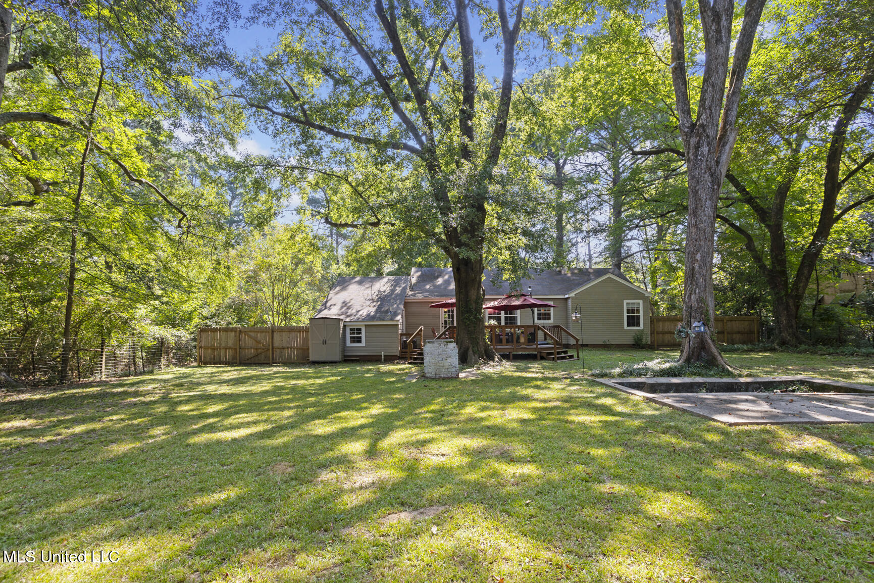 316 Colonial Circle Jackson, MS 39211 - Photo 27 of 28 316 Colonial Cir-26