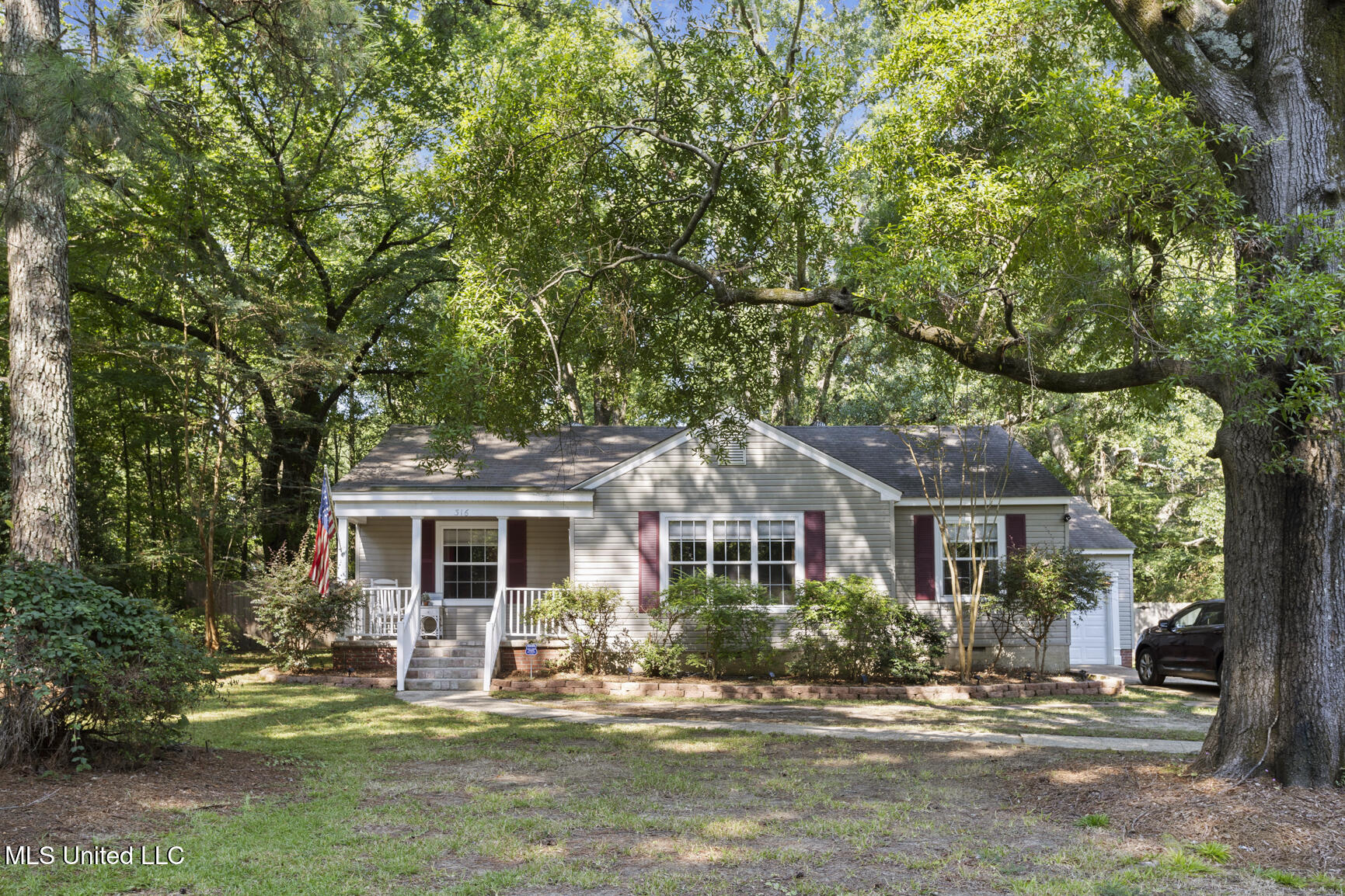 316 Colonial Circle Jackson, MS 39211 - Photo 3 of 28 316 Colonial Cir-1