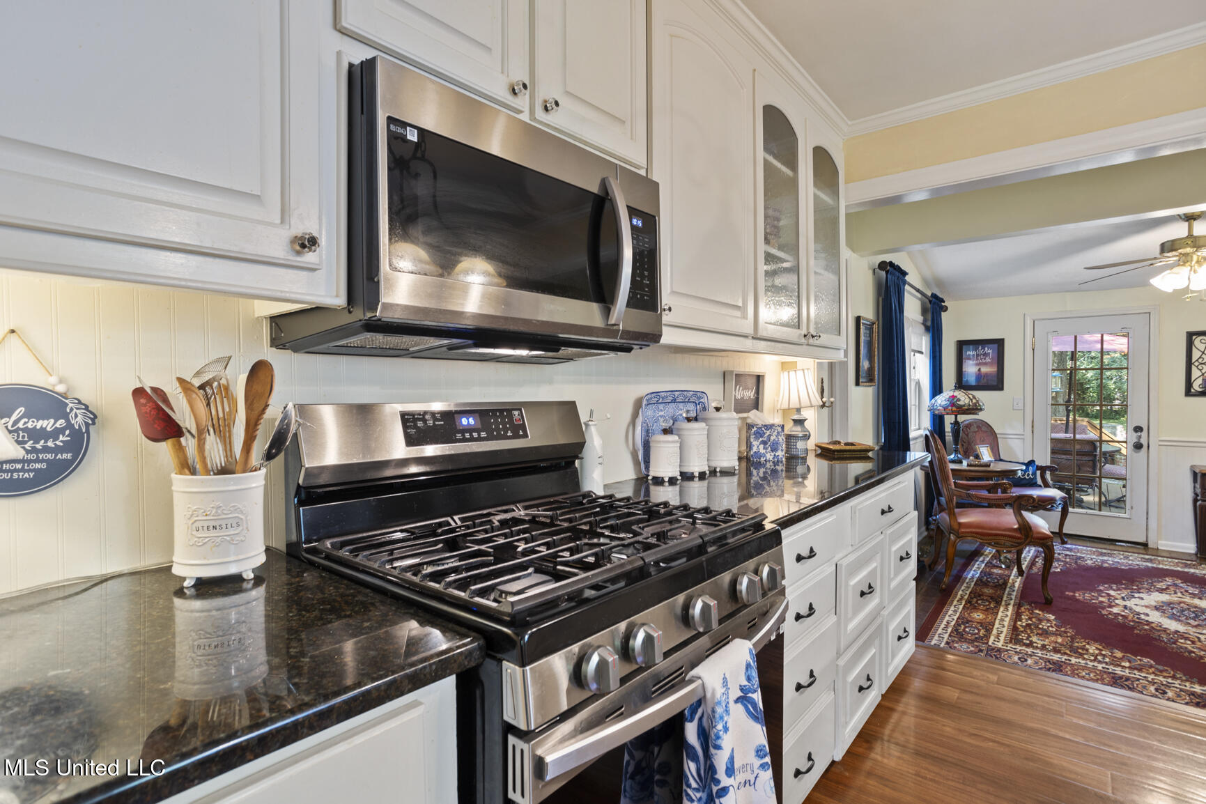 316 Colonial Circle Jackson, MS 39211 - Photo 8 of 28 316 Colonial Cir-9