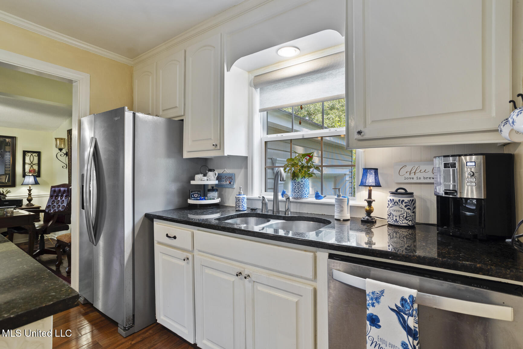 316 Colonial Circle Jackson, MS 39211 - Photo 9 of 28 316 Colonial Cir-10