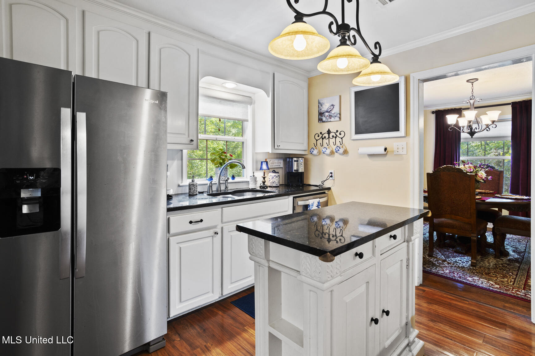 316 Colonial Circle Jackson, MS 39211 - Photo 10 of 28 316 Colonial Cir-12