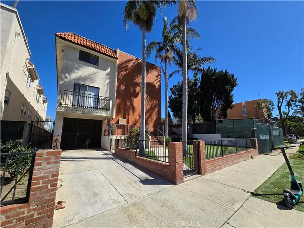 $4,500 | 2440 Penmar Avenue, Unit 2, Venice, CA 90291