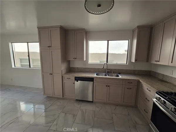 $4,500 | 2440 Penmar Avenue, Unit 2, Venice, CA 90291