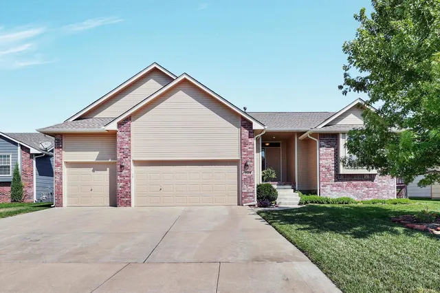 $330,000 | 704 West Slate Street, Andover, KS 67002