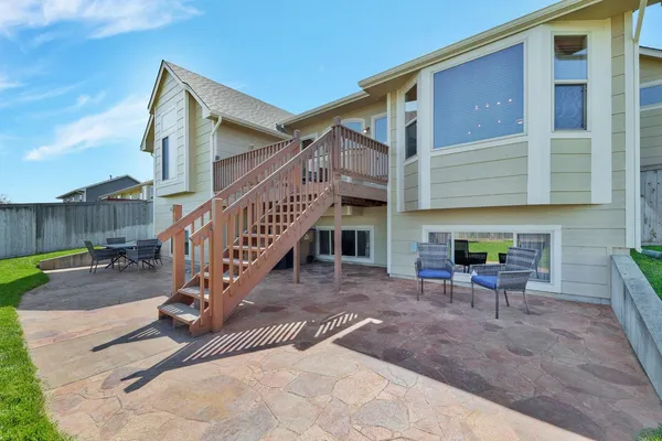 $330,000 | 704 West Slate Street, Andover, KS 67002