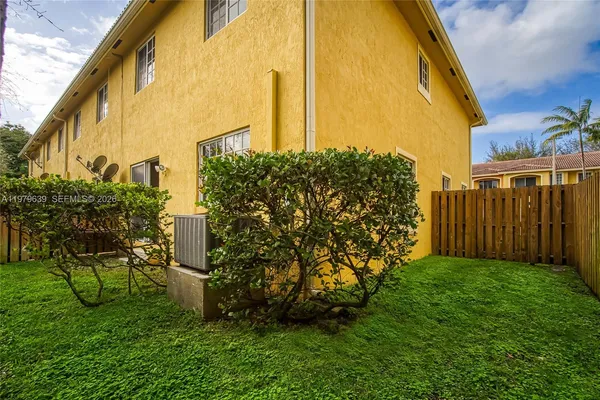 a view of yard with grass and trees