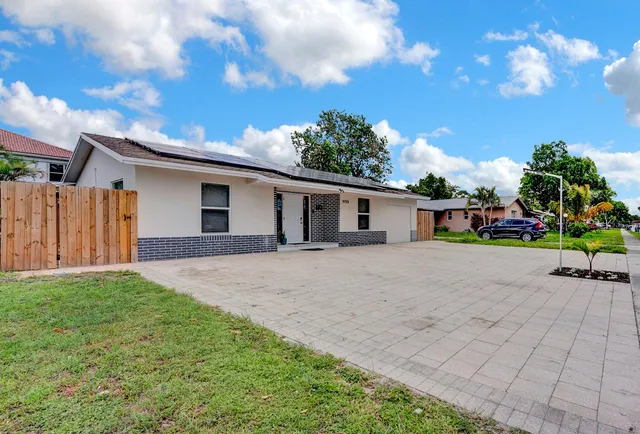 $549,900 | 9709 Southwest 1st Place, Boca Raton, FL 33428