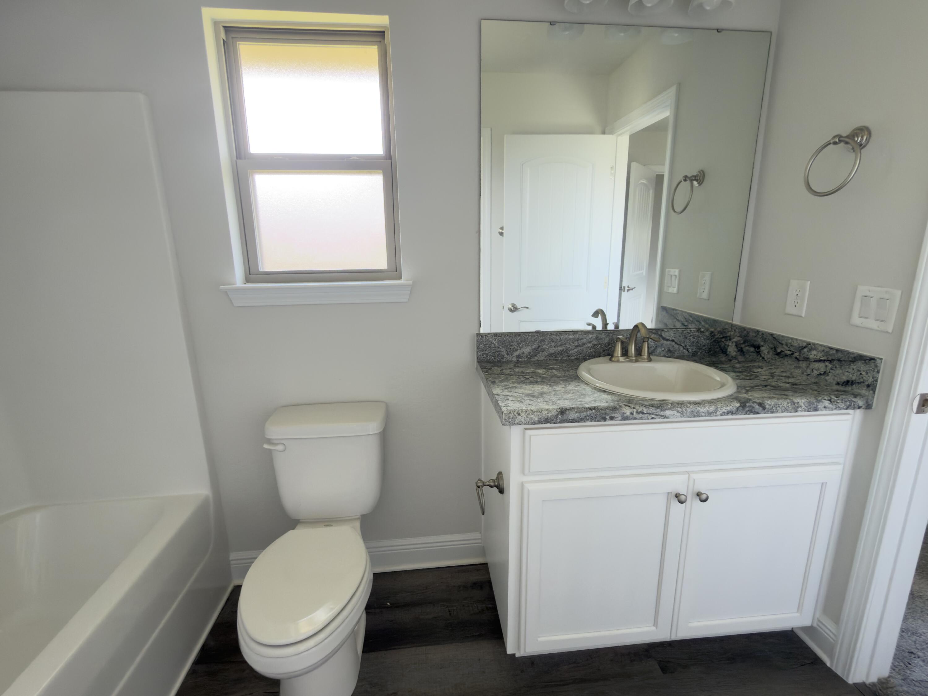 2112 Queen Street Crestview, FL 32536 - Photo 13 of 26 jack & jill bath