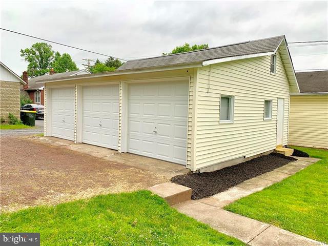 136 Spruce Road Riegelsville, PA 18077 - Photo 2 of 12