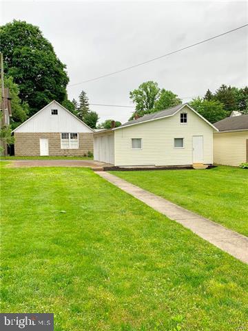 136 Spruce Road Riegelsville, PA 18077 - Photo 3 of 12