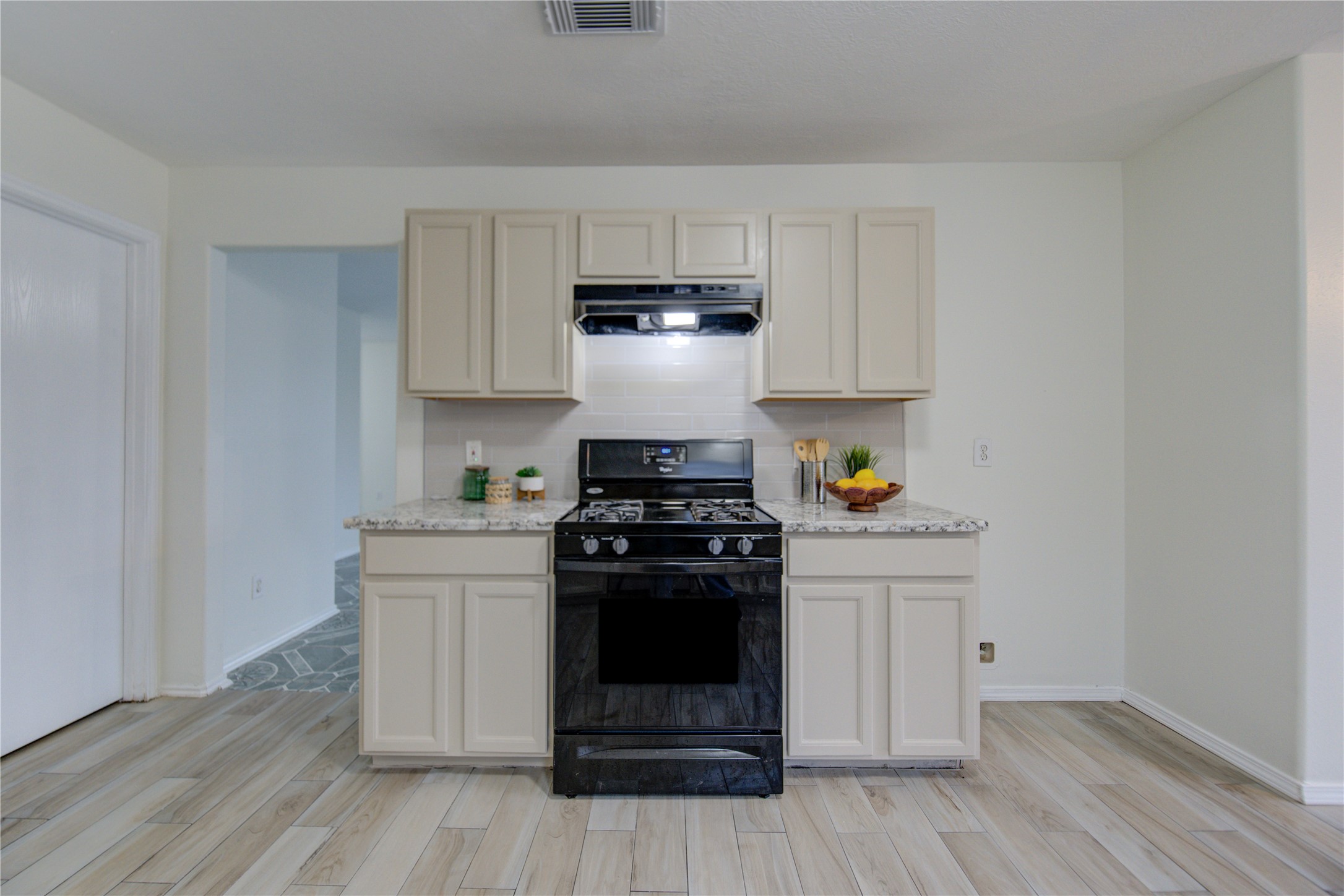 9926 Myrtle Field Lane Houston, TX 77044 - Photo 9 of 34
