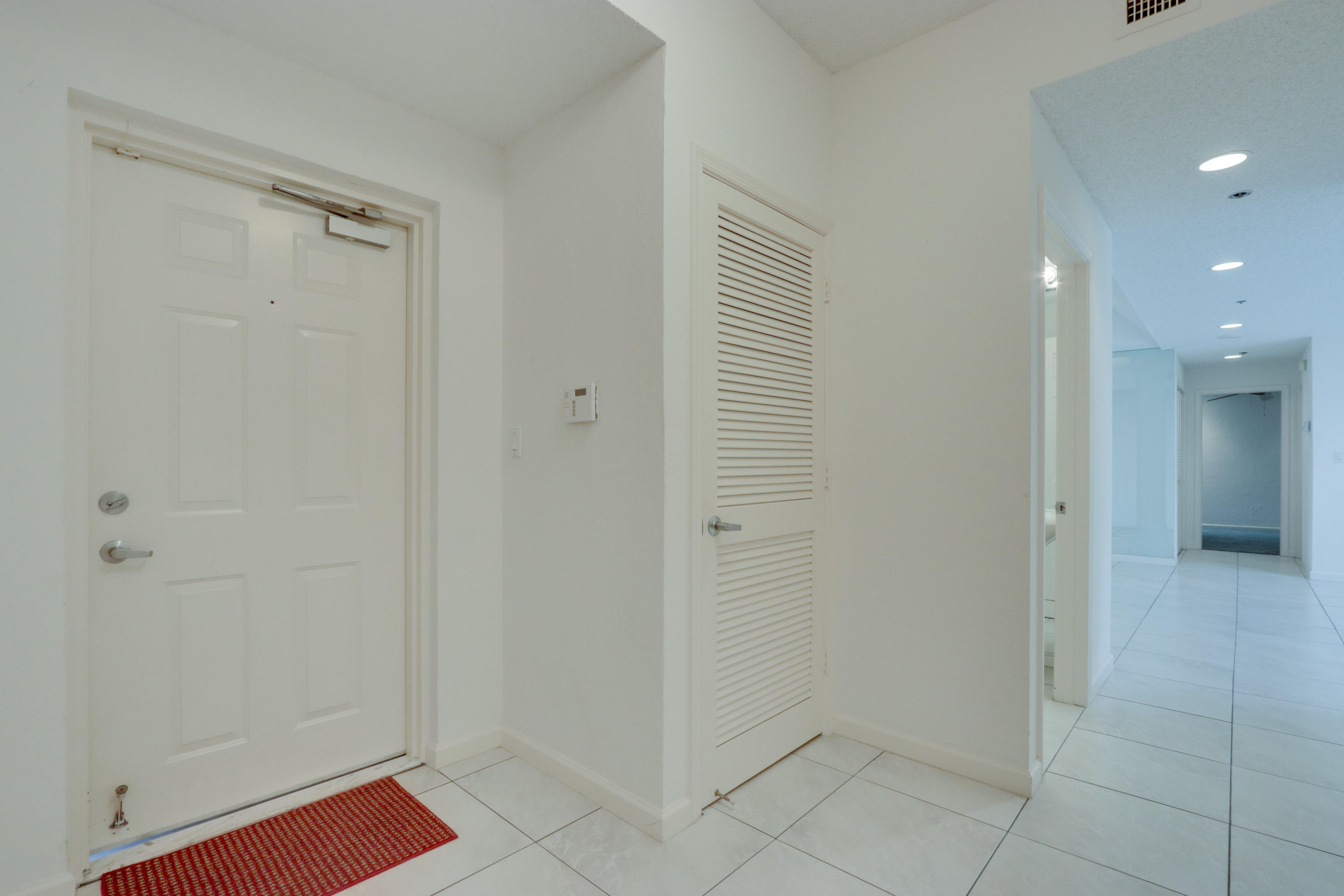 17031 Boca Club Boulevard, Unit 106A Boca Raton, FL 33487 - Photo 17 of 60 Foyer