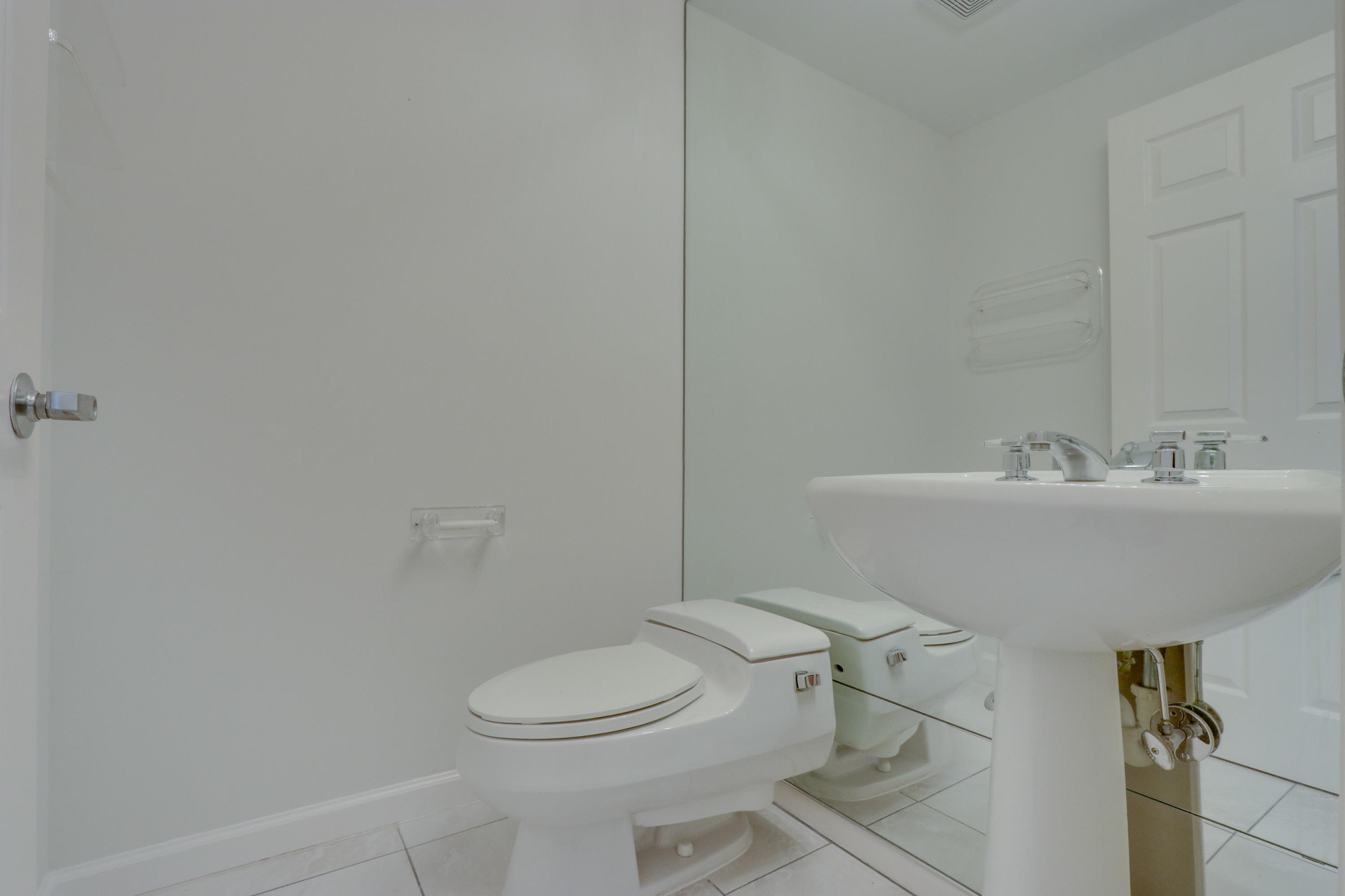 17031 Boca Club Boulevard, Unit 106A Boca Raton, FL 33487 - Photo 30 of 60 Powder Room (half bath)