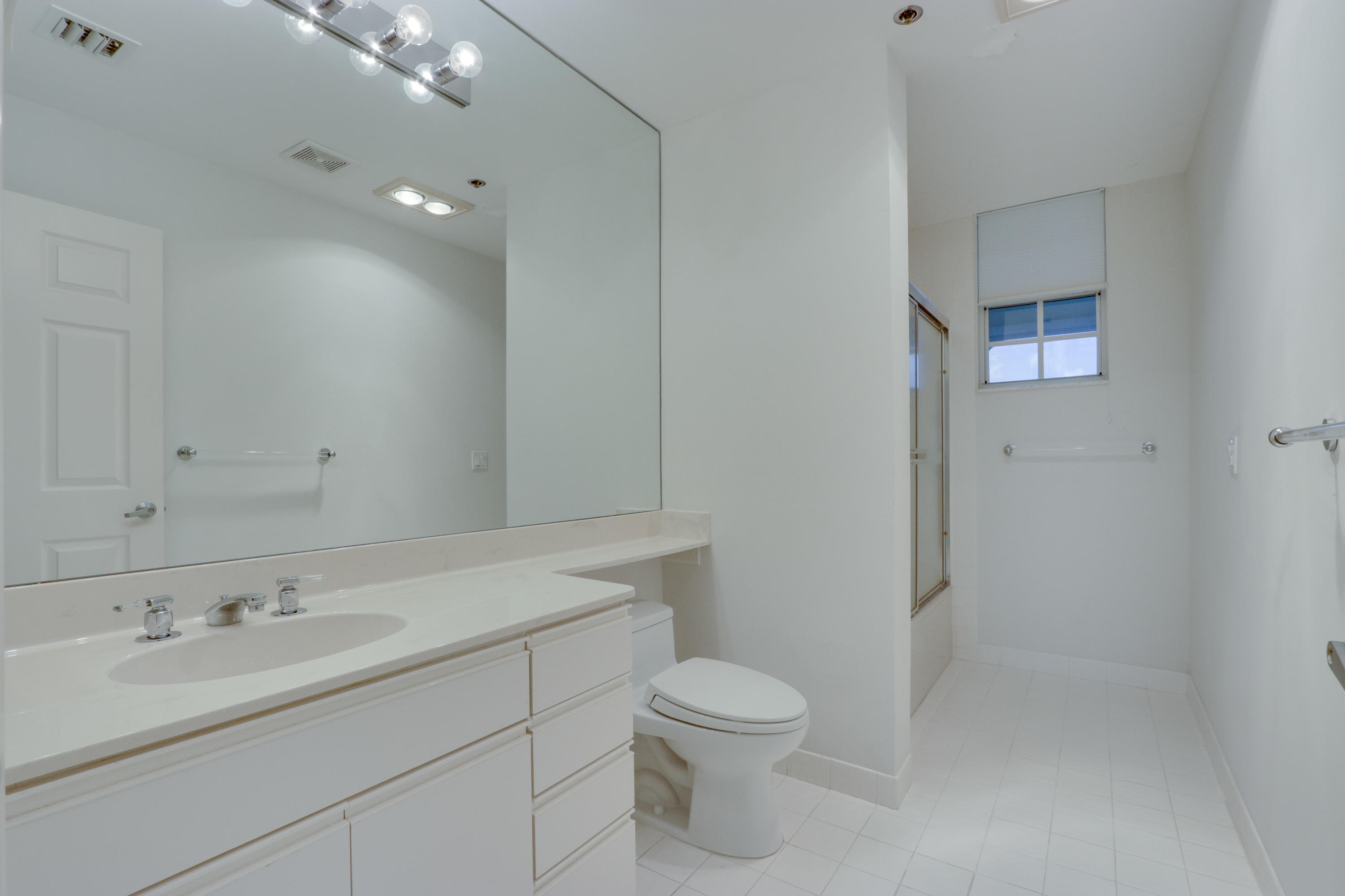 17031 Boca Club Boulevard, Unit 106A Boca Raton, FL 33487 - Photo 35 of 60 Guest Bathroom 1
