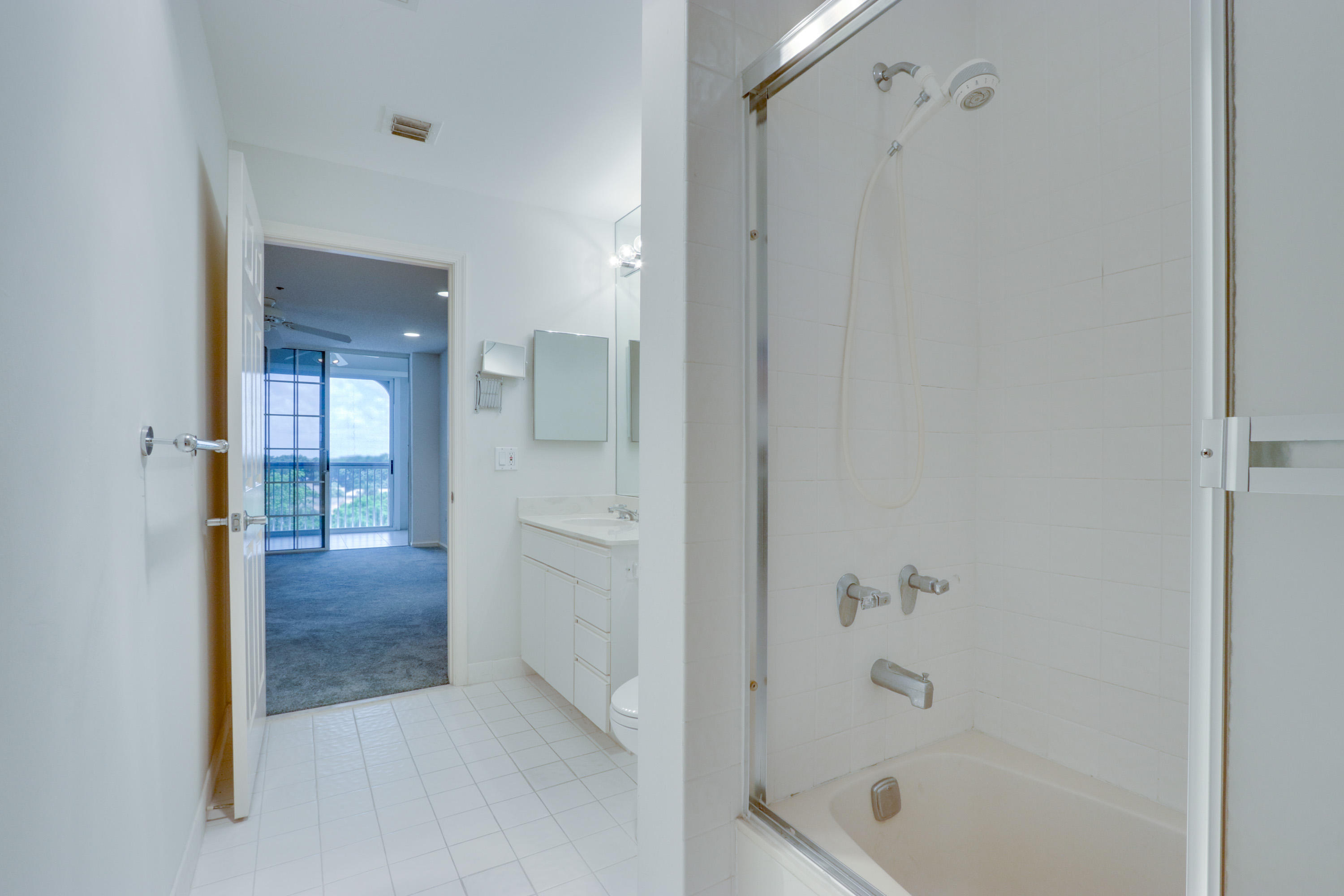 17031 Boca Club Boulevard, Unit 106A Boca Raton, FL 33487 - Photo 36 of 60 Guest Bathroom 2