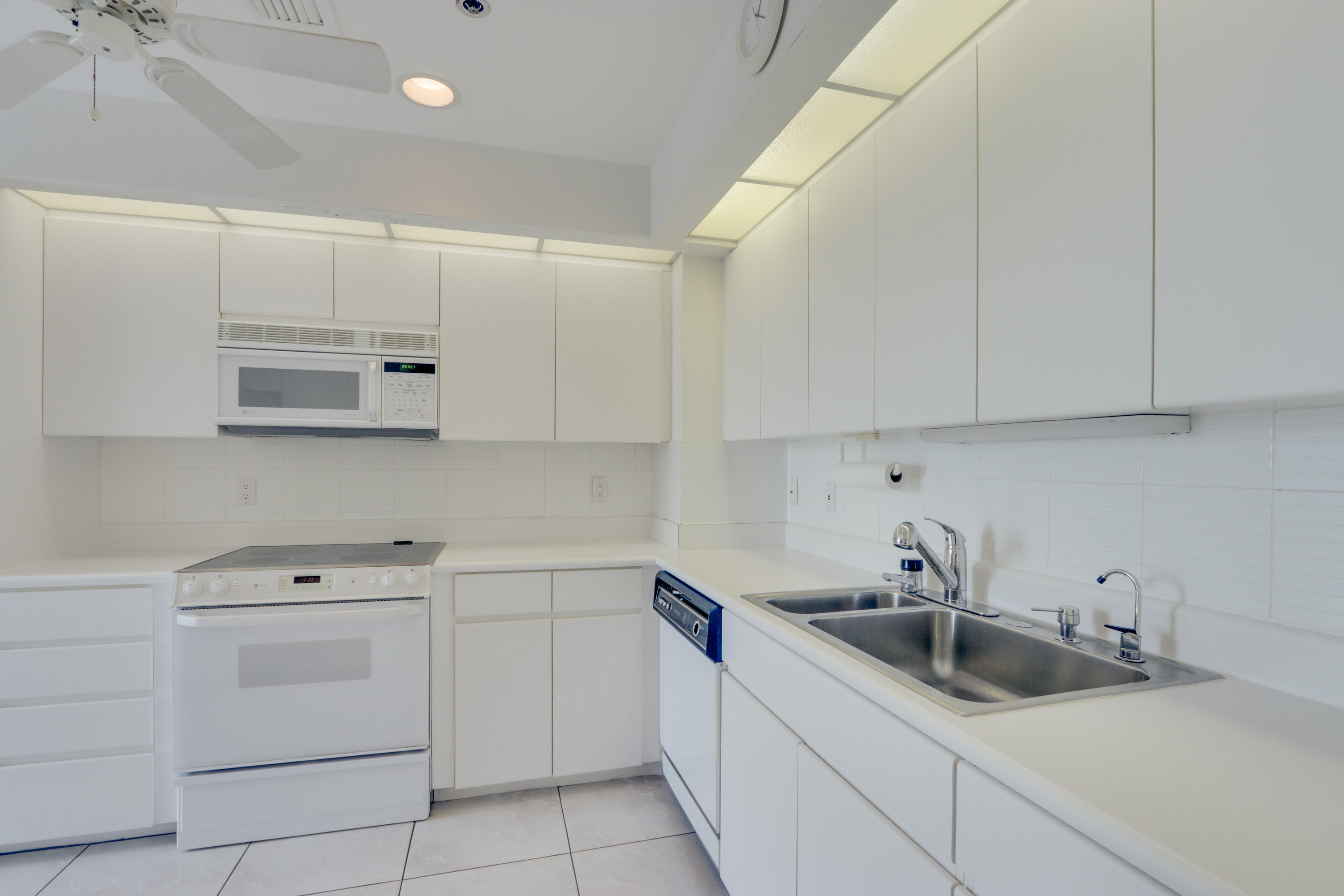 17031 Boca Club Boulevard, Unit 106A Boca Raton, FL 33487 - Photo 37 of 60 Kitchen 1