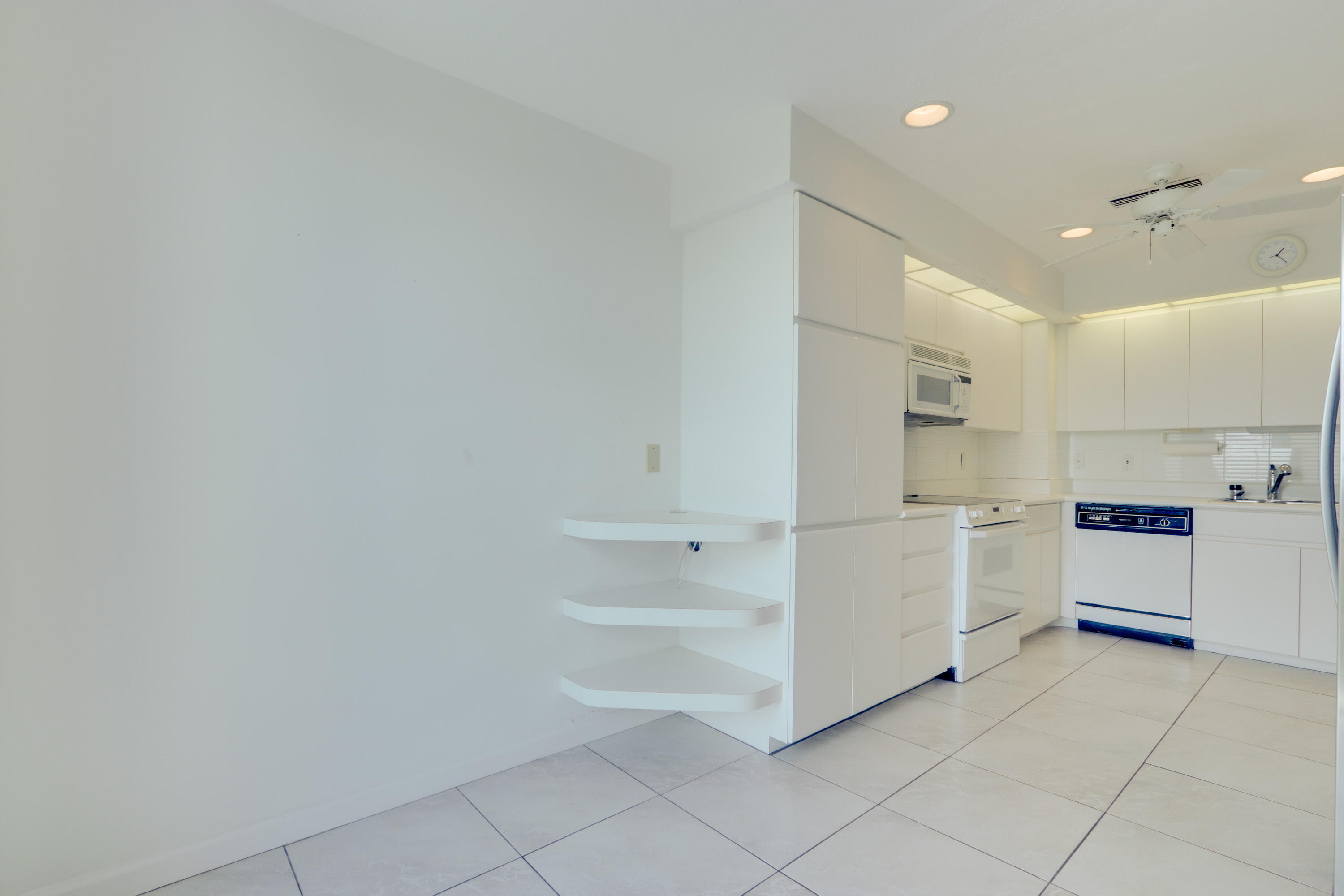17031 Boca Club Boulevard, Unit 106A Boca Raton, FL 33487 - Photo 40 of 60 Kitchen 4