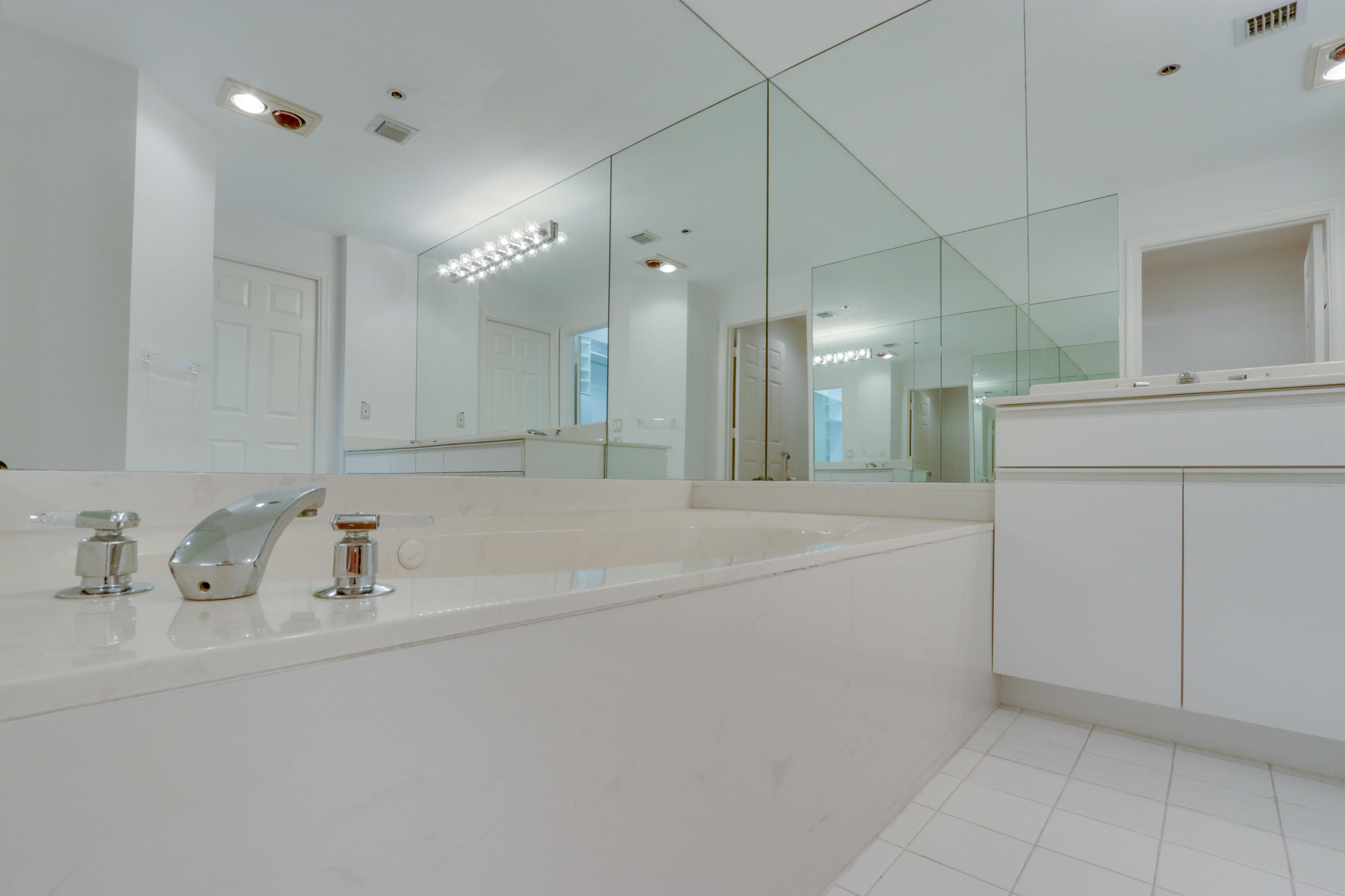 17031 Boca Club Boulevard, Unit 106A Boca Raton, FL 33487 - Photo 47 of 60 Master Bath 1