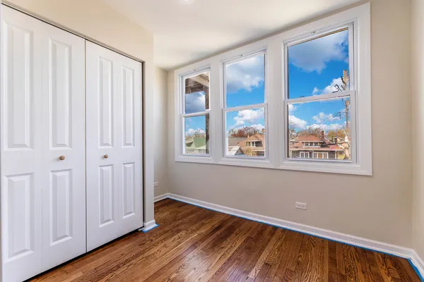 $2,400 | 18 South Austin Boulevard, Unit 2, Oak Park, IL 60304