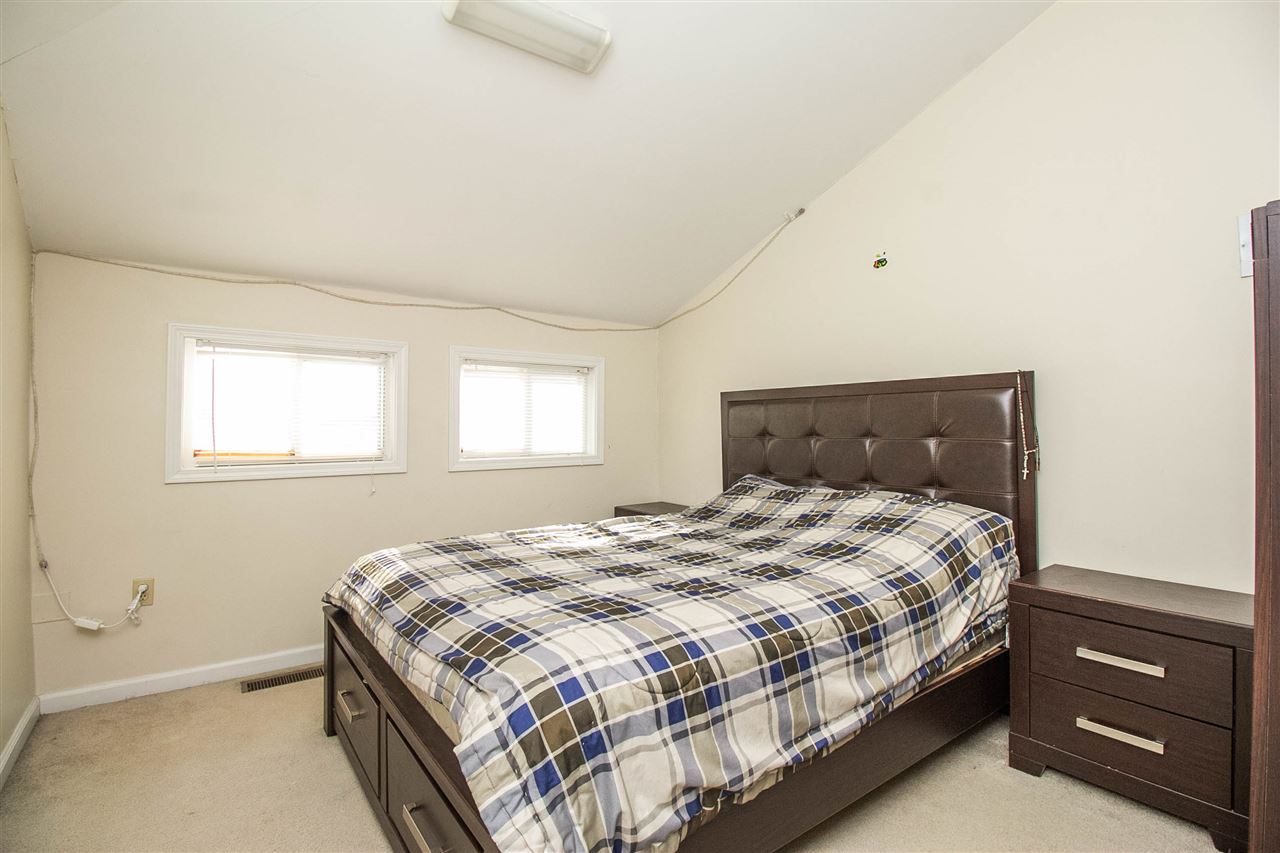 2090 Oakcrest Road Sterling Heights, MI 48310 - Photo 33 of 61 50031819-32.JPG