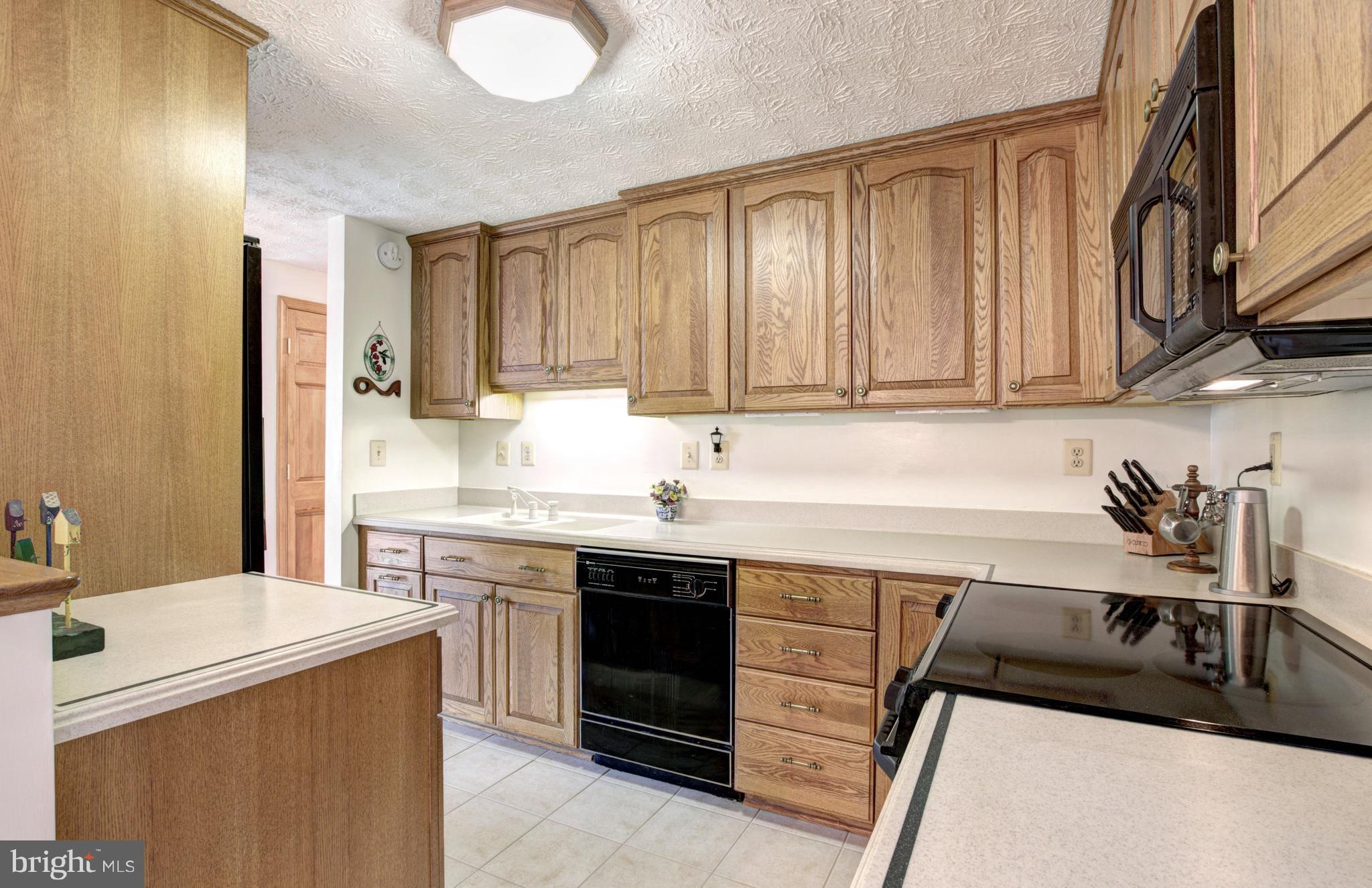 8279 Wold Den Court Springfield, VA 22153 - Photo 12 of 27 Kitchen