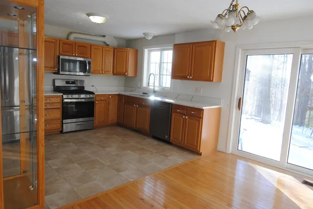 $3,200 | 65 Georgetown Drive, Nashua, NH 03062