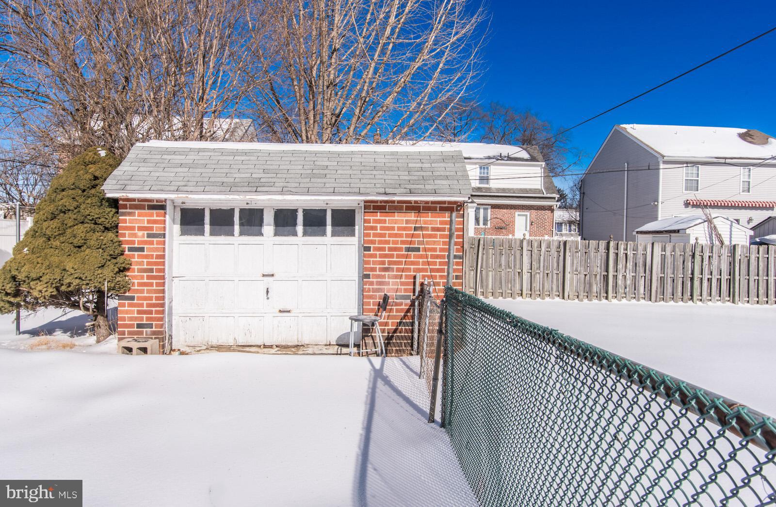 913 Afton Street Philadelphia, PA 19111 - Photo 6 of 33