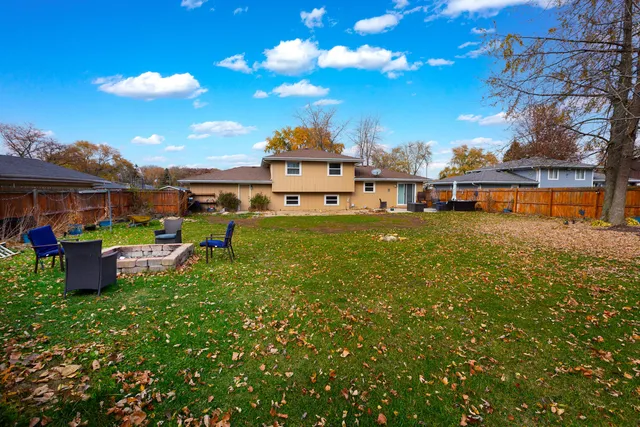 $380,000 | 207 Diana Avenue, Shorewood, IL 60404