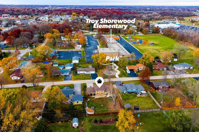 $380,000 | 207 Diana Avenue, Shorewood, IL 60404