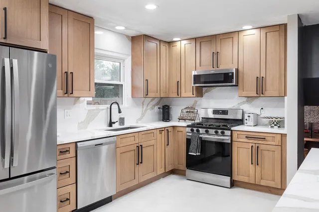 $380,000 | 207 Diana Avenue, Shorewood, IL 60404