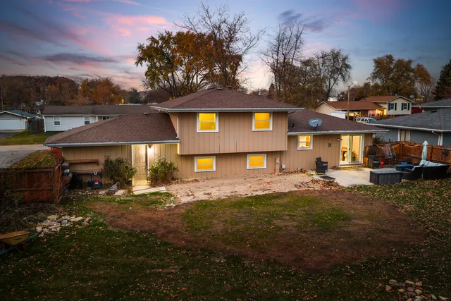 $380,000 | 207 Diana Avenue, Shorewood, IL 60404