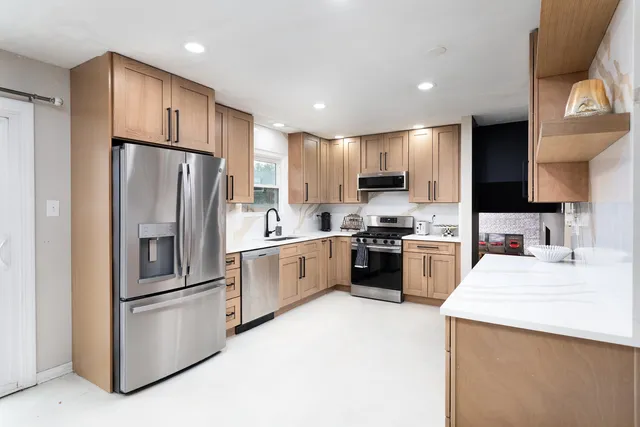 $380,000 | 207 Diana Avenue, Shorewood, IL 60404