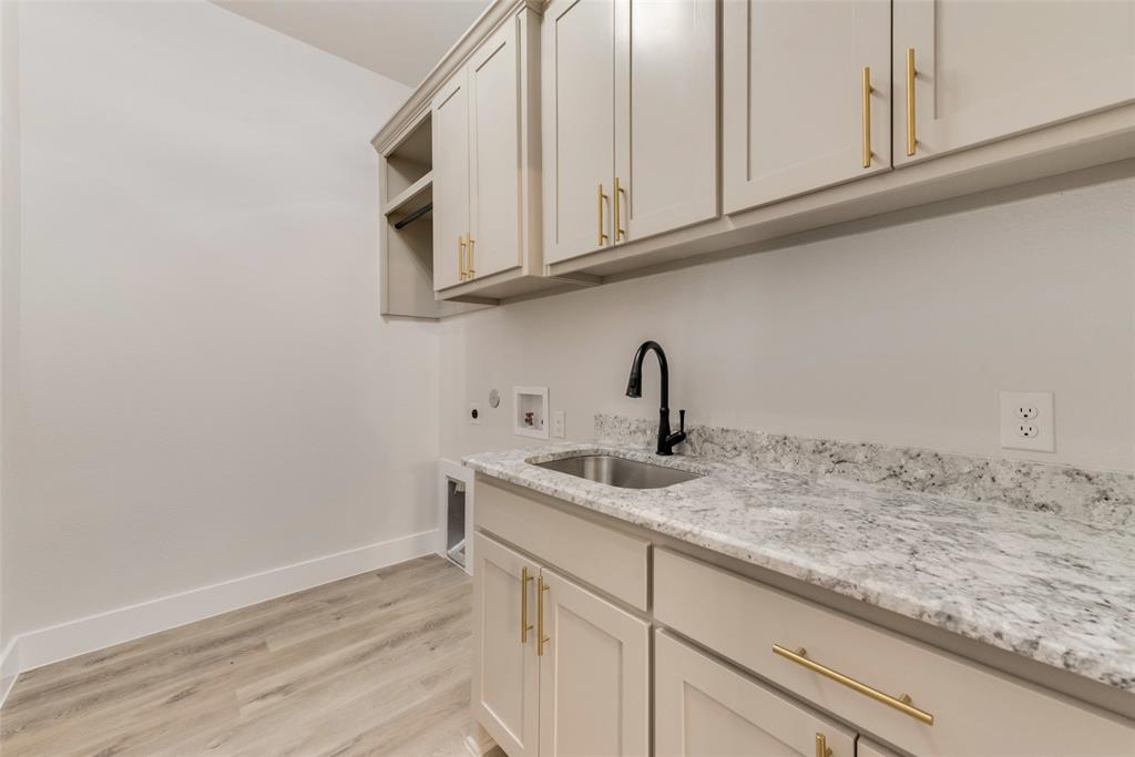 73 Dove Landing Rd Valley View Valley View, TX 76272 - Photo 26 of 34 Laundry area with washer hookup, light wood-style floors, cabinet space, hookup for an electric dryer, and gas dryer hookup