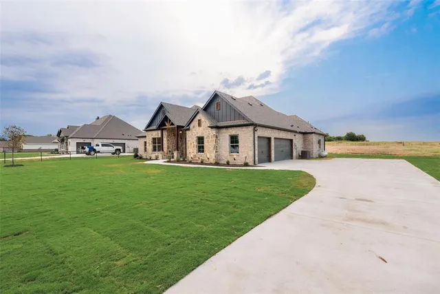 $570,000 | 73 Dove Landing Rd Valley View, Valley View, TX 76272