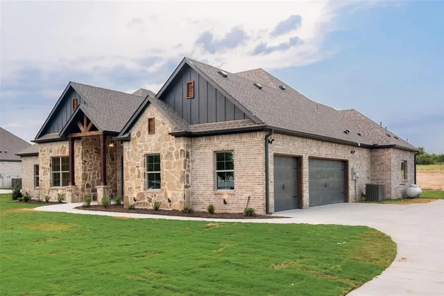 $570,000 | 73 Dove Landing Rd Valley View, Valley View, TX 76272