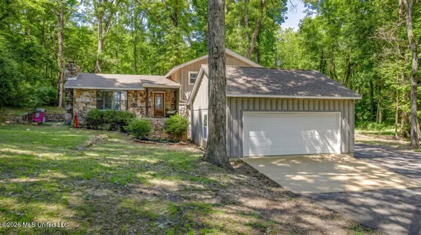 $369,900 | 1382 Thunderbird Drive South, Hernando, MS 38632