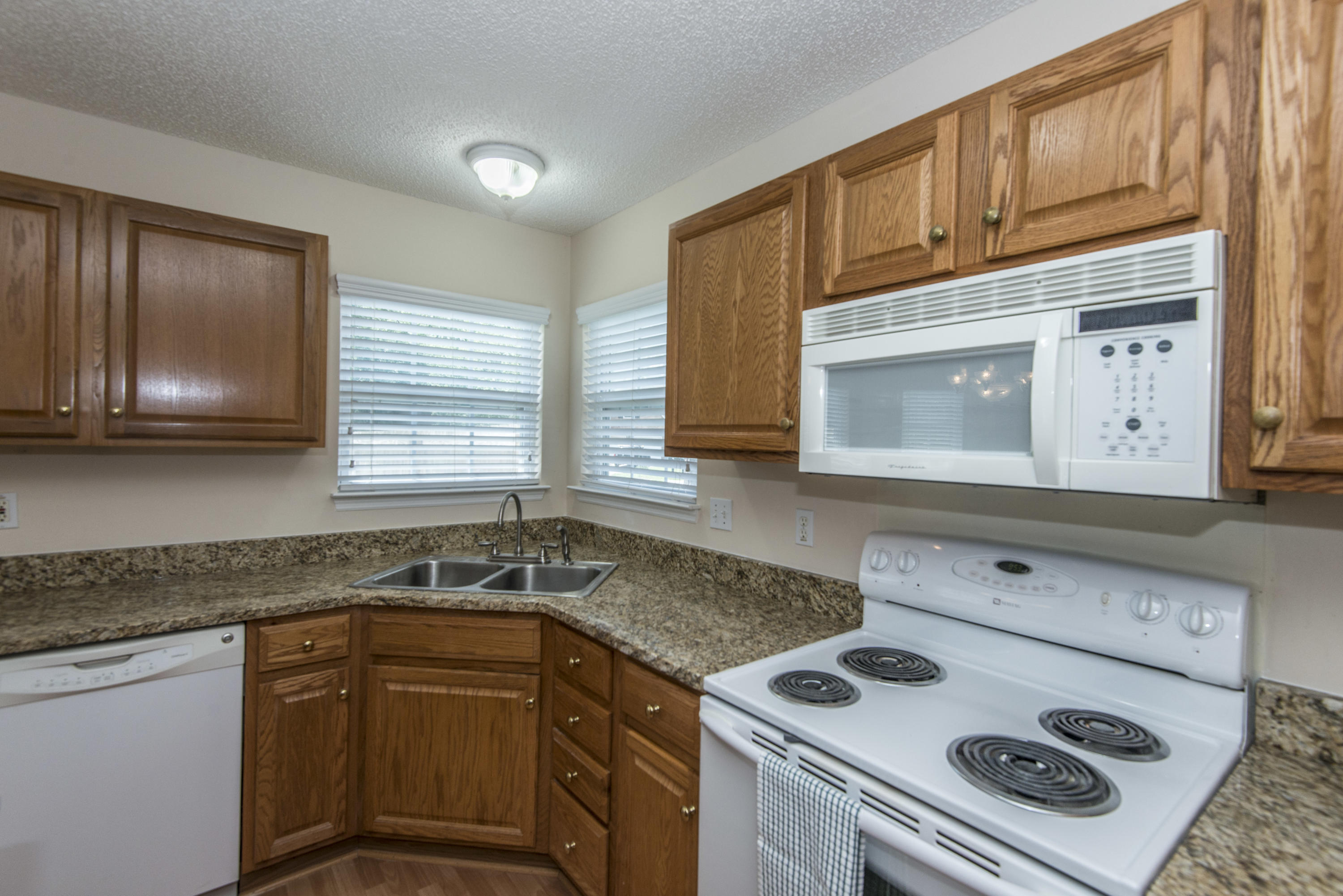 1229 Millbrook Road Summerville, SC 29486 - Photo 7 of 31 _DSC6129