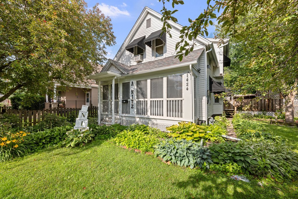 1424 11th Street Moline, IL 61265 - Photo 3 of 46