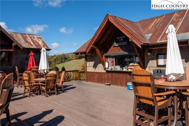 a view of yard and entertaining space