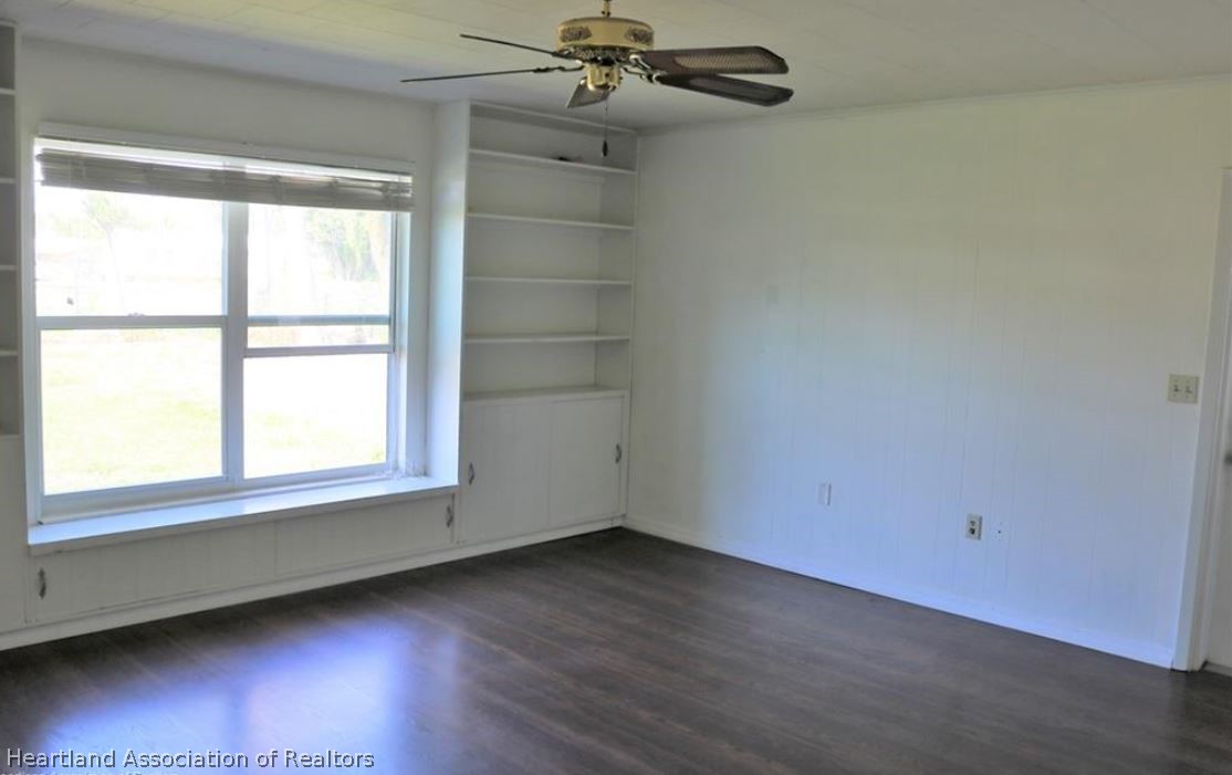 121 Longview Road Sebring, FL 33870 - Photo 4 of 5 an empty room with wooden floor and windows