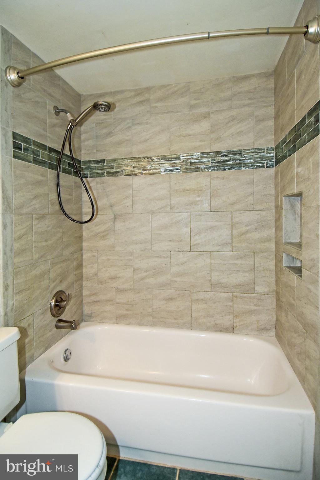 13510 Delaney Road Woodbridge, VA 22193 - Photo 22 of 31 Gallery Image 22
