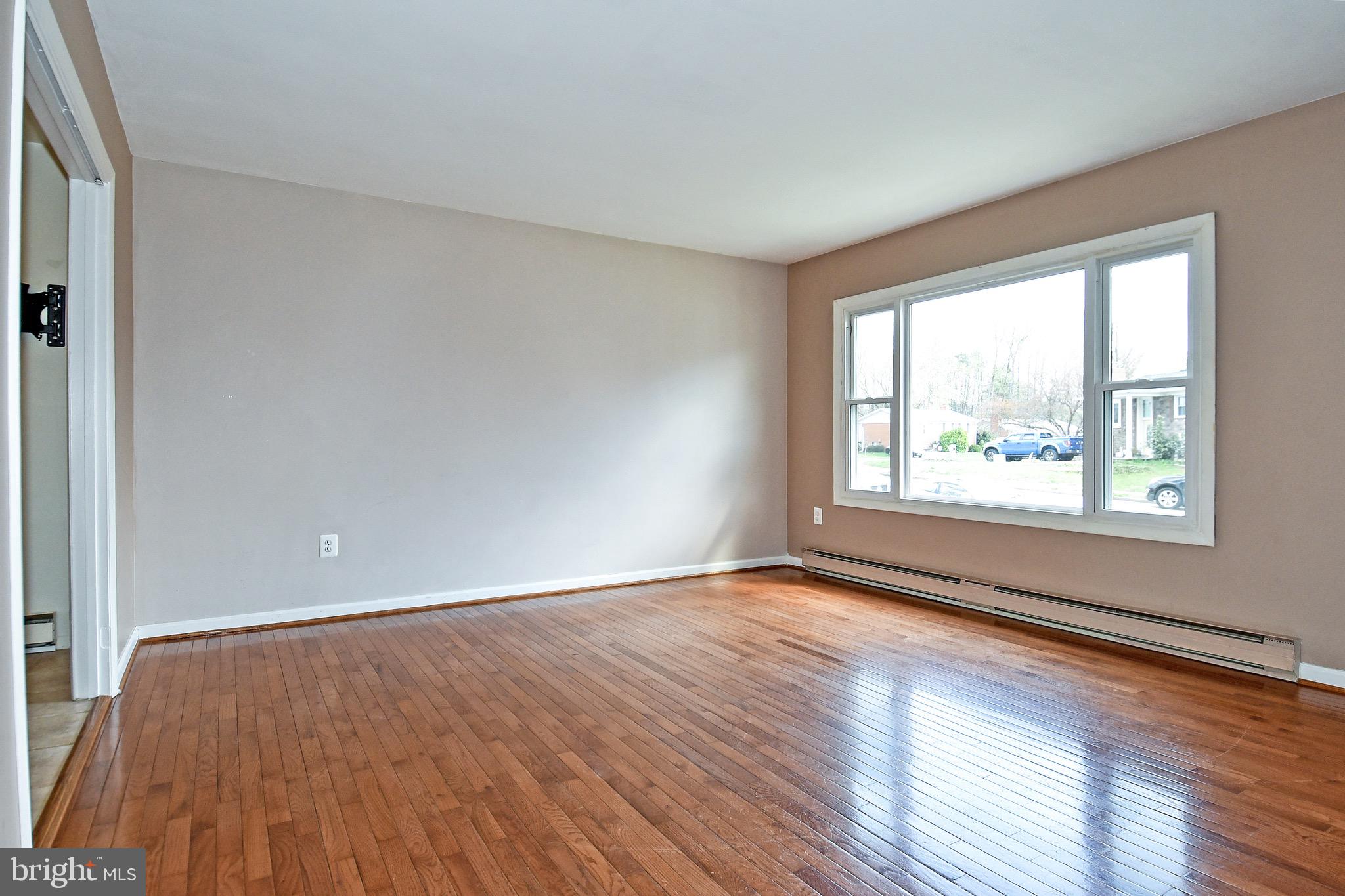 13510 Delaney Road Woodbridge, VA 22193 - Photo 4 of 31 Gallery Image 4