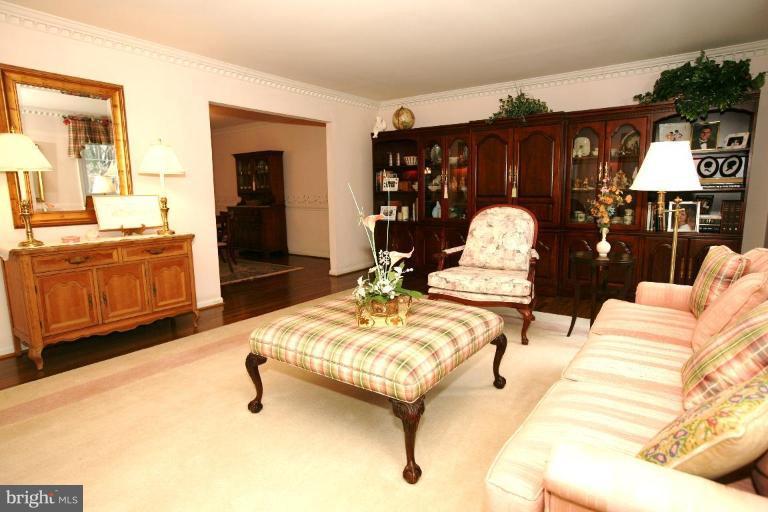 918 Ridge Drive McLean, VA 22101 - Photo 3 of 9 Living Room